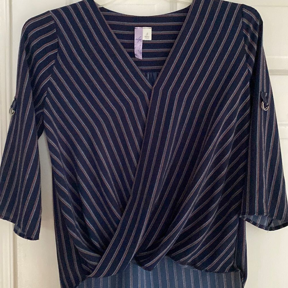 Francesca’s Alya Sz Small Navy Top. Sleeves Can Be Worn Two Diff Ways